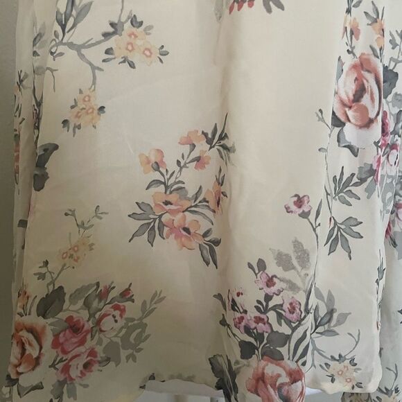 Haute Monde Open Shoulder Flower Top - Picture 3 of 7
